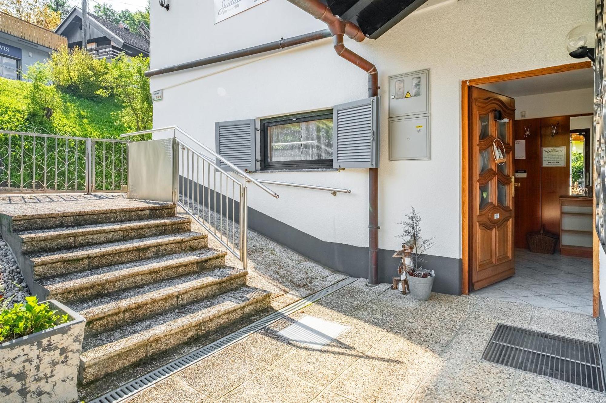 Resort Pod Orehi - Bled - Apartma & Glamping & Savna Room photo